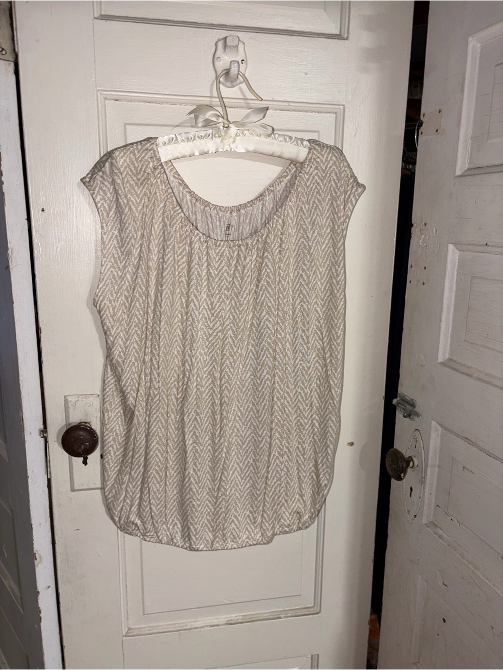 LOFT Cream Chevron-Pattern Sleeveless Blouson Tank